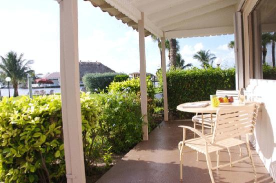 Royal Flamingo Villas Hillsboro Beach Exterior photo