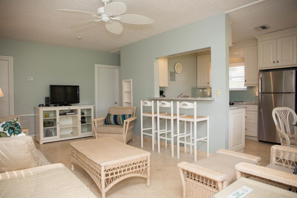 Royal Flamingo Villas Hillsboro Beach Exterior photo