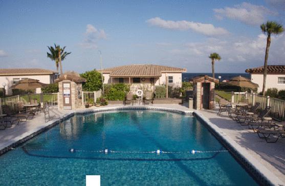 Royal Flamingo Villas Hillsboro Beach Exterior photo